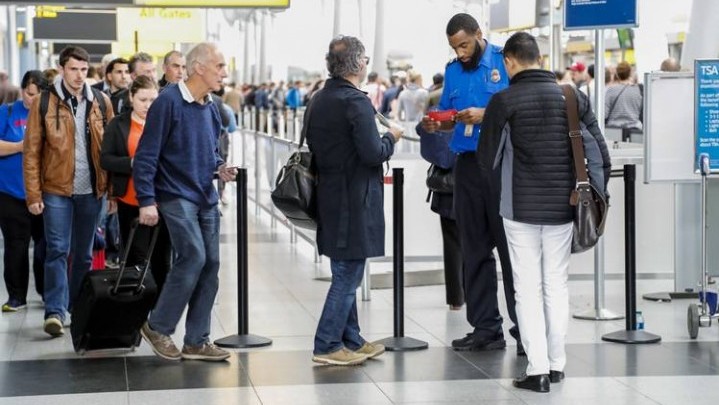 Petugas Bandara Temukan Kokain Senilai Rp7 M di Kursi Roda Petugas Bandara Temukan Kokain Senilai Rp7 M di Kursi Roda