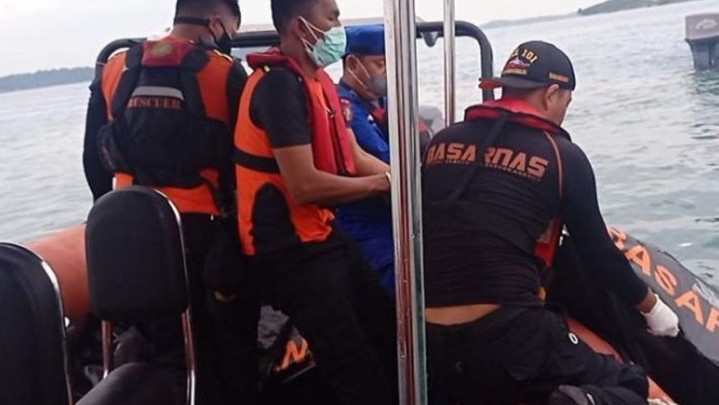 Tim SAR Temukan Bayi Korban Kapal Pembawa PMI ke Malaysia Tim SAR Temukan Bayi Korban Kapal Pembawa PMI ke Malaysia