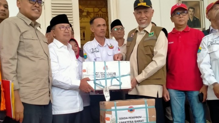 Korban Gempa Cianjur Dapat Bantuan Rendang 1,3 Ton dari Sumbar Korban Gempa Cianjur Dapat Bantuan Rendang 1,3 Ton dari Sumbar