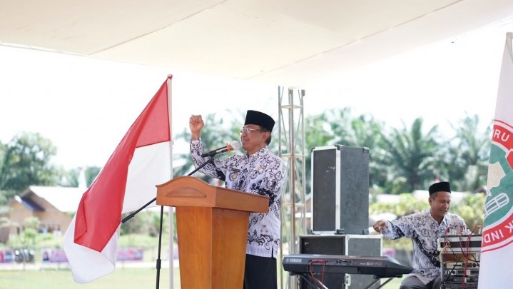 Menurut Bupati HM Wardan PGRI Punya Tugas Peningkatan Kualitas Guru Menurut Bupati HM Wardan PGRI Punya Tugas Peningkatan Kualitas Guru