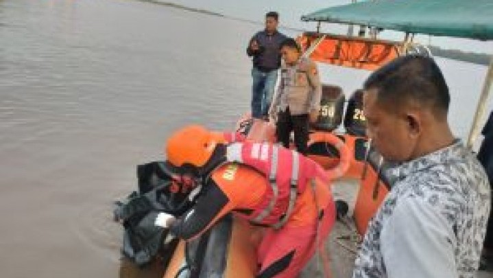 Hilang Dua Hari di Perairan Kuala Gaung Inhil, Kakek Pencari Udang Ditemukan tak Bernyawa Hilang Dua Hari di Perairan Kuala Gaung Inhil, Kakek Pencari Udang Ditemukan tak Bernyawa