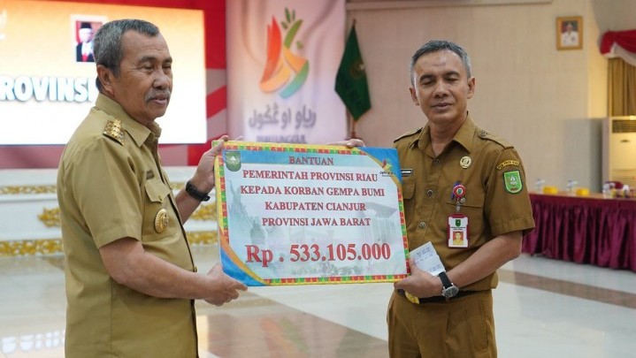 Korban Gempa Cianjur Dibantu Pejabat Pemprov Riau Rp 533 Juta