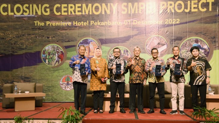 KLHK RI Beri Wabup Inhil Penghargaan