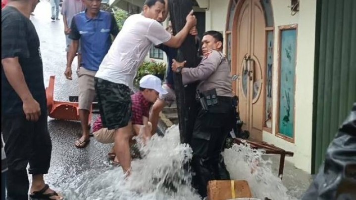 Terseret Saluran Air, Pelajar SMP di Karimun Meninggal Dunia Terseret Saluran Air, Pelajar SMP di Karimun Meninggal Dunia