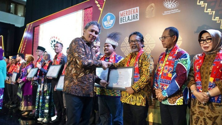 Provinsi Riau Terima Delapan Sertifikat WBTb Indonesia Provinsi Riau Terima Delapan Sertifikat WBTb Indonesia
