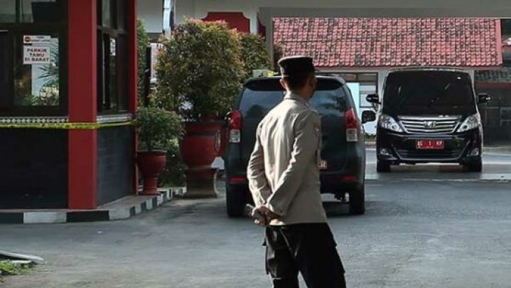 Rumah Dinas Disatroni Perampok, Walikota Blitar dan Istri Sempat Disekap Rumah Dinas Disatroni Perampok, Walikota Blitar dan Istri Sempat Disekap