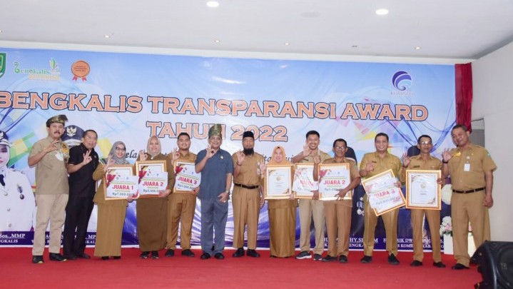 Informasi Publiknya Dinilai Transparan, Perangkat Daerah di Bengkalis Dapat Penghargaan Informasi Publiknya Dinilai Transparan, Perangkat Daerah di Bengkalis Dapat Penghargaan