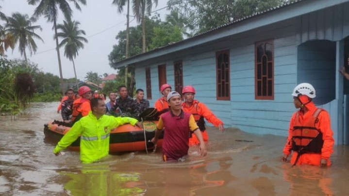 Cuaca Ekstrem, Banjir Lumpuhkan Ranai Kepri Cuaca Ekstrem, Banjir Lumpuhkan Ranai Kepri