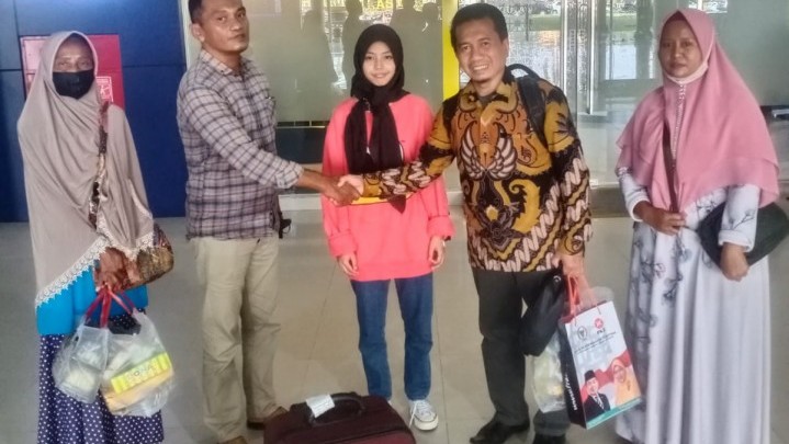 Syahrul Aidi Bantu Pulangkan Warga Riau Korban Human Trafficking dari Jakarta Syahrul Aidi Bantu Pulangkan Warga Riau Korban Human Trafficking dari Jakarta