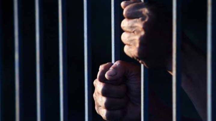 Kepergok Curi Kabel Tower di Simpang Panbil Batam, AS Acungkan Kapak ke Petugas Kepergok Curi Kabel Tower di Simpang Panbil Batam, AS Acungkan Kapak ke Petugas