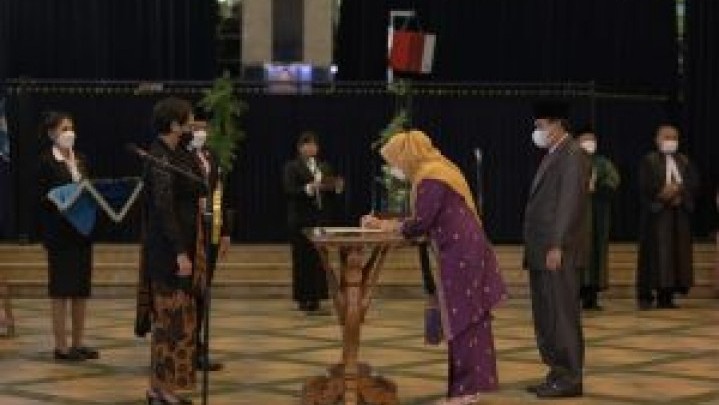 Prof Sri Indarti Sah Jabat Rektor Unri