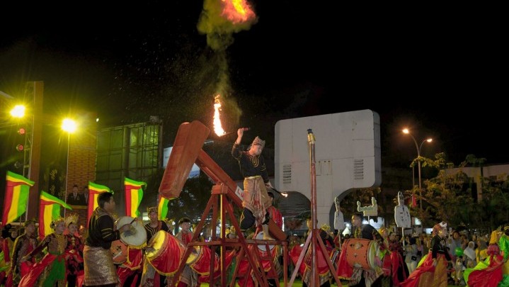 Bupati Kasmarni: Pagelaran Julang Bermasa Ajang Lestarikan Budaya Bupati Kasmarni: Pagelaran Julang Bermasa Ajang Lestarikan Budaya