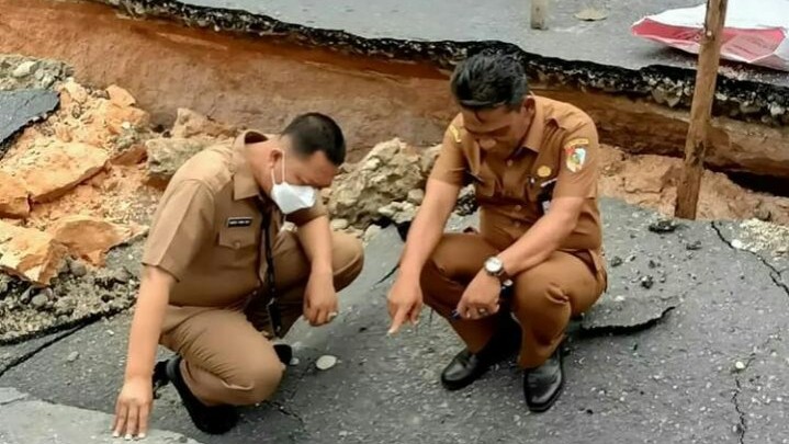 Pemko Pekanbaru Mengaku Siapkan Anggaran Besar untuk Perbaikan Jalan Pemko Pekanbaru Mengaku Siapkan Anggaran Besar untuk Perbaikan Jalan
