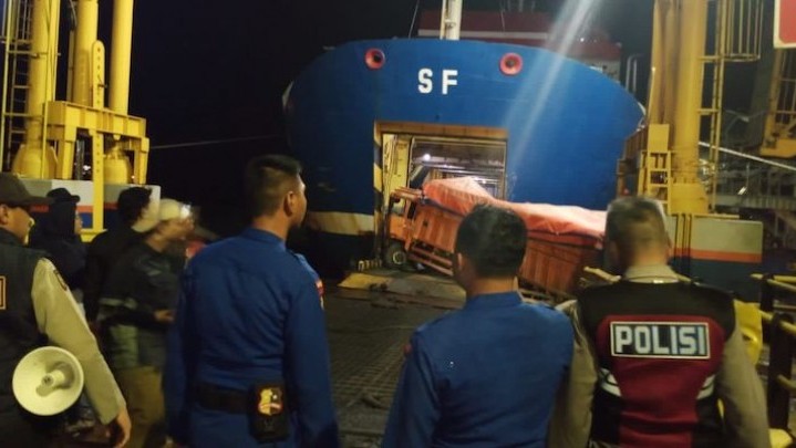 Seperti Ini Kronologi Truk Masuk ke Laut di Dermaga 5 Pelabuhan Merak