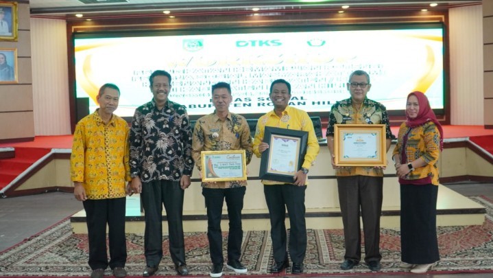 Bupati Rohil Minta Evaluasi Penerima BLT Bupati Rohil Minta Evaluasi Penerima BLT