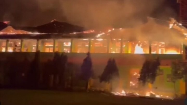 Kebakaran SMKN 2 Pariaman: 11 Ruangan dan 90 Unit Komputer Ludes Kebakaran SMKN 2 Pariaman: 11 Ruangan dan 90 Unit Komputer Ludes