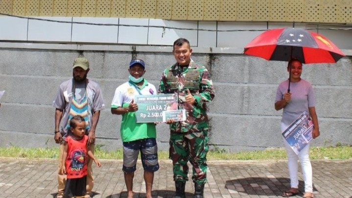 Perdana di Perbatasan RI-PNG, Satgas Pamtas Yonif 132/BS Gelar Lomba Menghias Pohon Natal