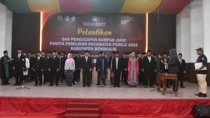55 Panitia Pemilihan Kecamatan Dilantik Ketua KPU Bengkalis 55 Panitia Pemilihan Kecamatan Dilantik Ketua KPU Bengkalis