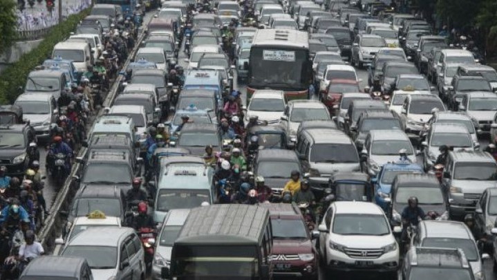 Jumlah Kendaraan Lebih Setengah Populasi Warga Indonesia Jumlah Kendaraan Lebih Setengah Populasi Warga Indonesia