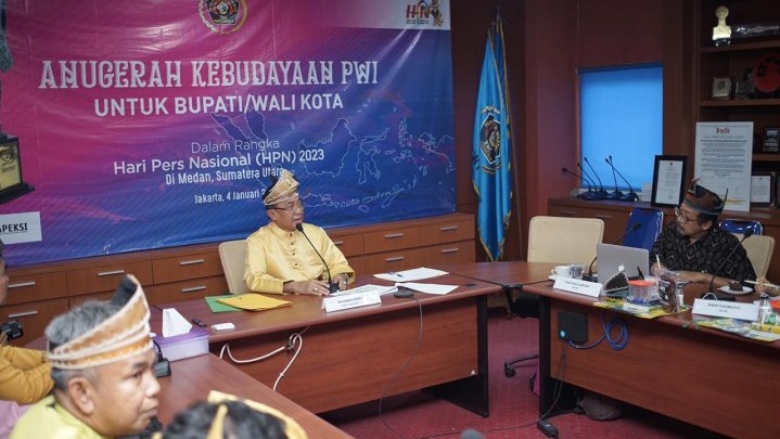 Anugerah Kebudayaan PWI Pusat Berhasil Diraih Bupati HM Wardan Anugerah Kebudayaan PWI Pusat Berhasil Diraih Bupati HM Wardan