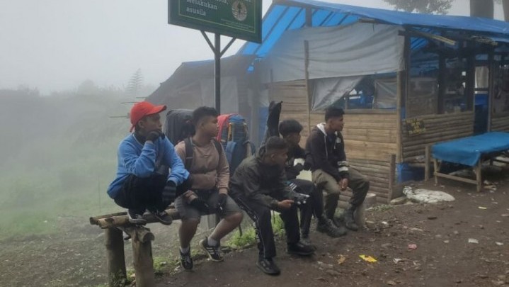 Sudah 20 Pendaki Turun dari Gunung Marapi Sumbar Akibat Erupsi