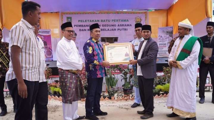 Gubri Syamsuar Puji Sekolah yang Tanamkan Ilmu Agama Gubri Syamsuar Puji Sekolah yang Tanamkan Ilmu Agama