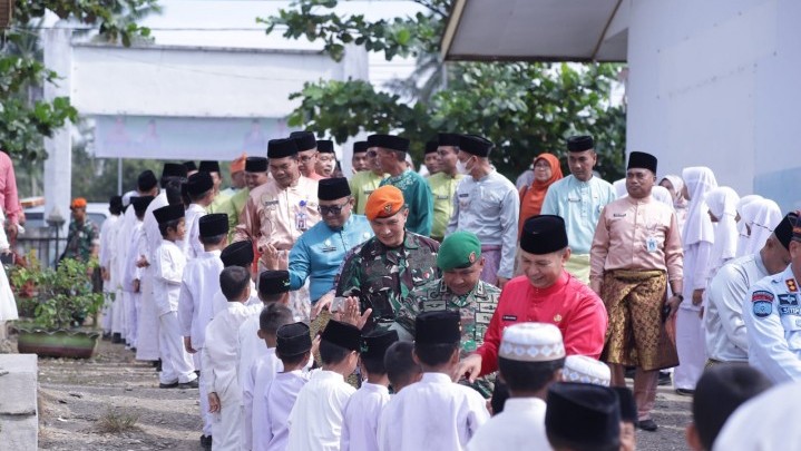 Paskhas TNI AU Giat Bakti Sosial di Rokan Hulu Paskhas TNI AU Giat Bakti Sosial di Rokan Hulu