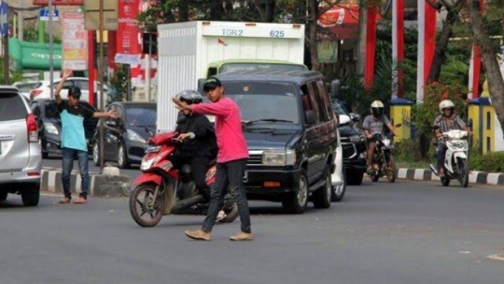 Dishub Minta Pengendara Tak Beri Uang pada 'Pak Ogah'