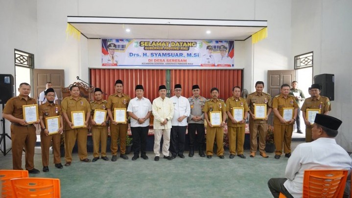 Selamat, 9 Desa Mandiri di Inhu Terima Piagam Penghargaan Lencana Desa Mandiri Selamat, 9 Desa Mandiri di Inhu Terima Piagam Penghargaan Lencana Desa Mandiri