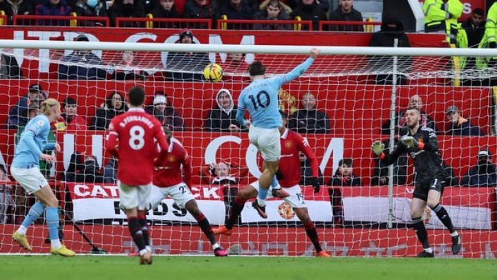 Sempat Tertinggal, MU Bungkam Man City 2-1