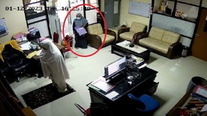 Tas Wakil Dekan di UNP Digondol Maling, Pelaku Diduga Menyamar Tas Wakil Dekan di UNP Digondol Maling, Pelaku Diduga Menyamar