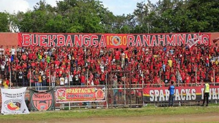 Penghentian Liga 2 Ditentang Keras Suporter Semen Padang FC Penghentian Liga 2 Ditentang Keras Suporter Semen Padang FC