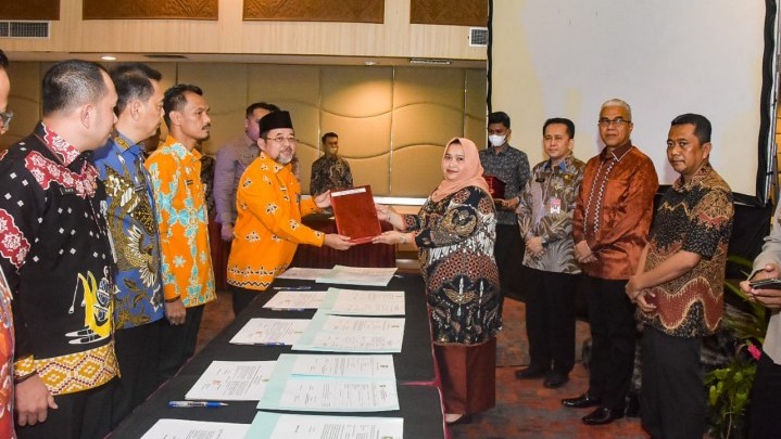 Perangkat Daerah Pemkab Bengkalis Tandatangani Pakta Integritas Usai Terima DPA Perangkat Daerah Pemkab Bengkalis Tandatangani Pakta Integritas Usai Terima DPA