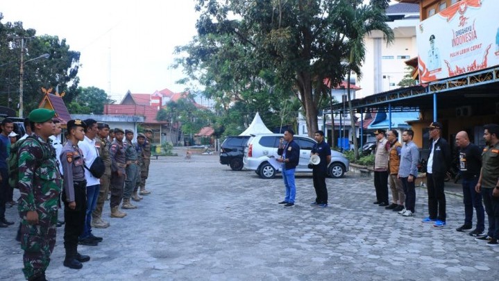 Warga Pekanbaru Tertangkap Tangan Buang Sampah Sembarangan Ditindak Tim Yustisi Warga Pekanbaru Tertangkap Tangan Buang Sampah Sembarangan Ditindak Tim Yustisi