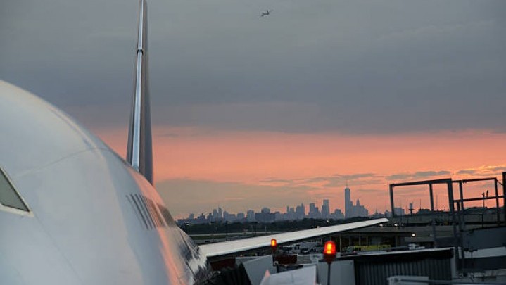 Pesawat Delta Air Lines dan American Airlines Hampir Tabrakan