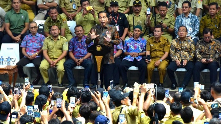 Politikus PDIP Klaim Jokowi Setuju Masa Jabatan Kades Jadi 9 Tahun Politikus PDIP Klaim Jokowi Setuju Masa Jabatan Kades Jadi 9 Tahun