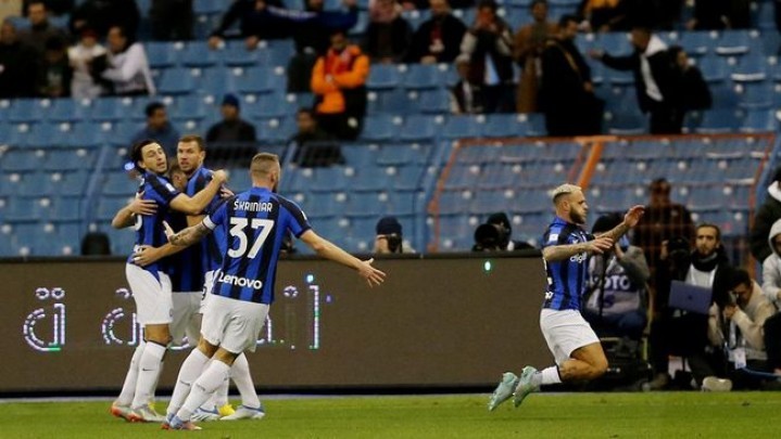 Bantai AC Milan, Inter Juara Supercoppa Italia 2022 Bantai AC Milan, Inter Juara Supercoppa Italia 2022