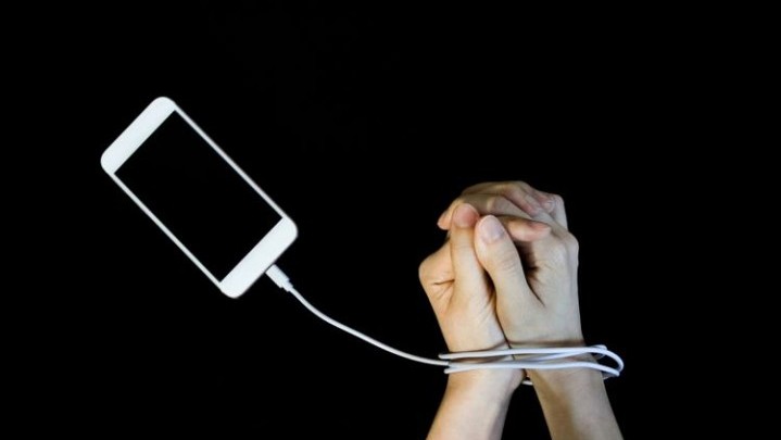 Warga RI Juara Dunia Paling Betah Main HP Warga RI Juara Dunia Paling Betah Main HP