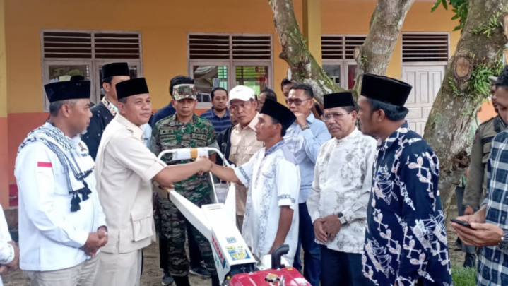Petani Simandolak Kuansing Dapat Bantuan Alat Pertanian Petani Simandolak Kuansing Dapat Bantuan Alat Pertanian