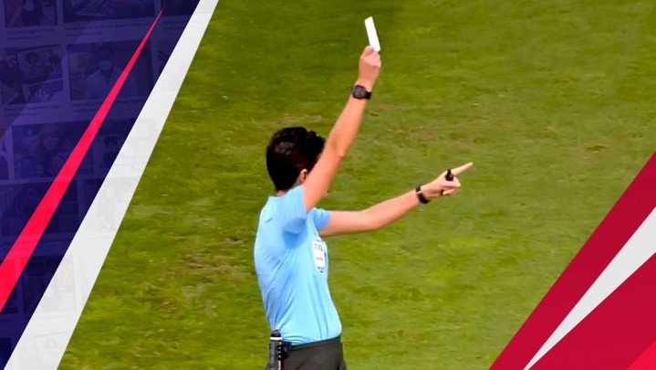 Kartu Putih Pertama Dikeluarkan Wasit di Portugal