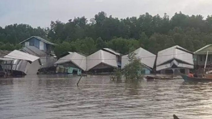 Banjir Rob di Inhil, Rumah Warga Roboh