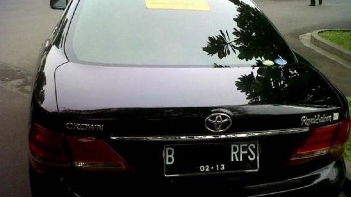 Akhirnya Polisi Hentikan Penerbitan Pelat Nomor 'Dewa' RF Akhirnya Polisi Hentikan Penerbitan Pelat Nomor 'Dewa' RF