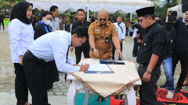 5.584 Anggota Panitia Pemungutan Suara (PPS) Pemilu 2024 se Riau Dilantik Serentak 5.584 Anggota Panitia Pemungutan Suara (PPS) Pemilu 2024 se Riau Dilantik Serentak