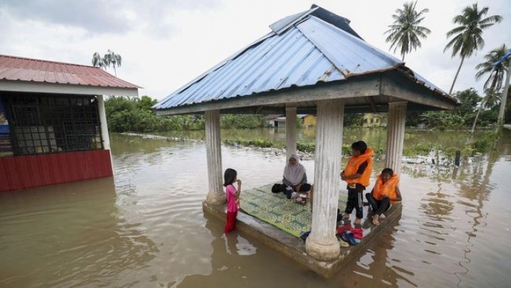 Malaysia Diterjang Banjir, Hampir 12 Ribu Warga Dievakuasi Malaysia Diterjang Banjir, Hampir 12 Ribu Warga Dievakuasi