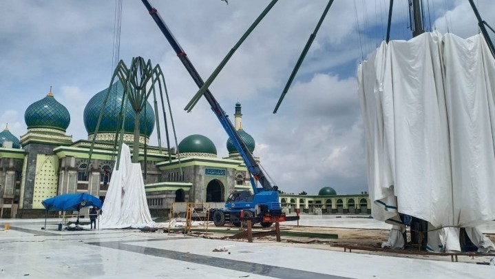 Pengejaan Lambat, Pemprov Riau akan Panggil Kontraktor Pembangunan Payung Elektrik Masjid Raya Annur
