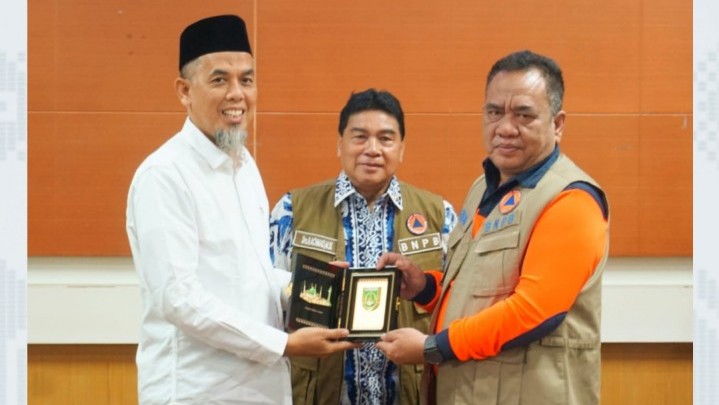 BNPB Diminta Bantuan Atasi Banjir di Kota Dumai BNPB Diminta Bantuan Atasi Banjir di Kota Dumai