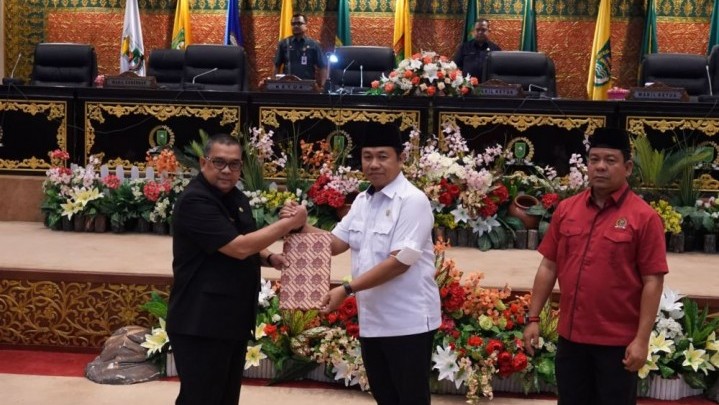 Ranperda Ketentraman Ketertiban Umum Diusulkan Pemprov Riau Ranperda Ketentraman Ketertiban Umum Diusulkan Pemprov Riau