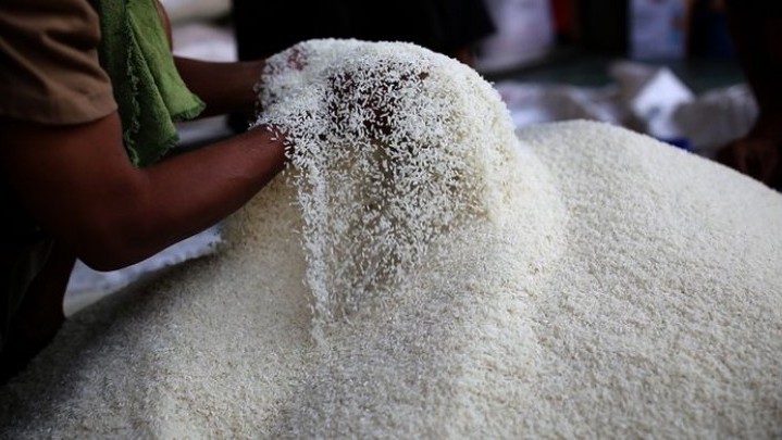 Tunjangan Pangan TNI-PNS Bakal Kembali Berupa Beras