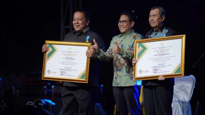 Gubri Syamsuar Terima Penghargaan dari Kemendes PDTT