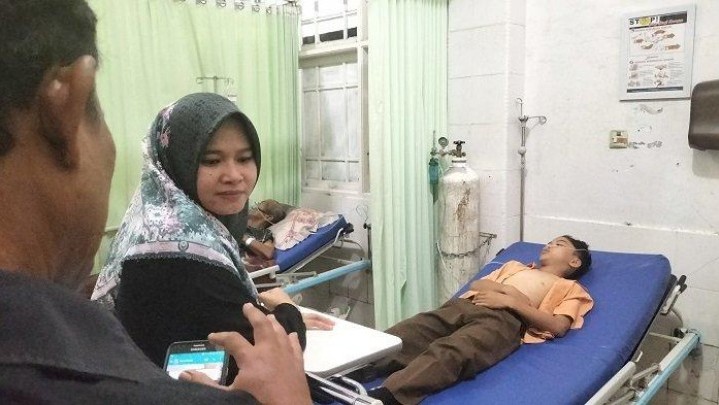 7 Pelajar di Pariaman Muntah dan Dilarikan ke RS Usai Konsumsi Jajanan Permen 7 Pelajar di Pariaman Muntah dan Dilarikan ke RS Usai Konsumsi Jajanan Permen